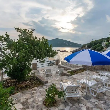 아파트 1 Bedroom Lovely Apartment In Molunat