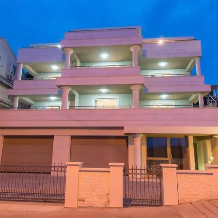 1 Bedroom Stunning Apartment In Molunat شقة *