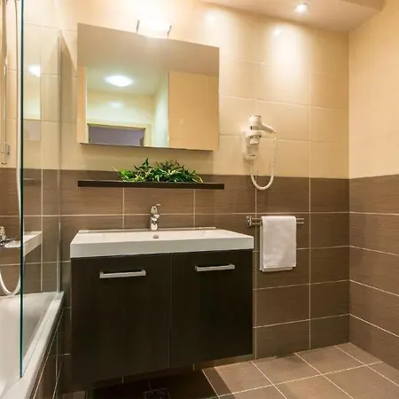 1 Bedroom Stunning Apartment In Molunat مولونات