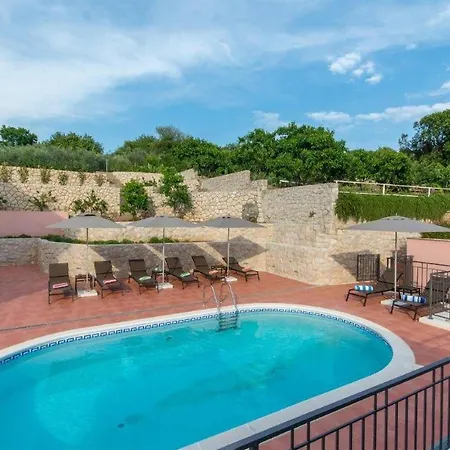 1 Bedroom Gorgeous In דירה