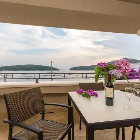 1 Bedroom Gorgeous Apartment In Molunat Apartamento *
