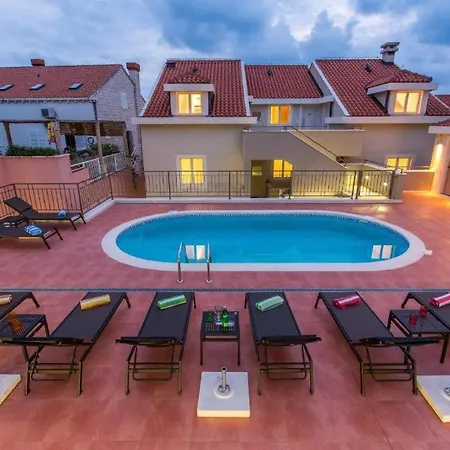 1 Bedroom Gorgeous Apartment In Molunat *