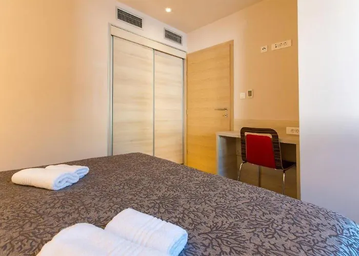 1 Bedroom Gorgeous In Appartement *